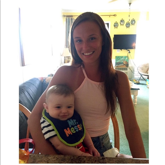 Pink halter crop - Picture 1 of 3